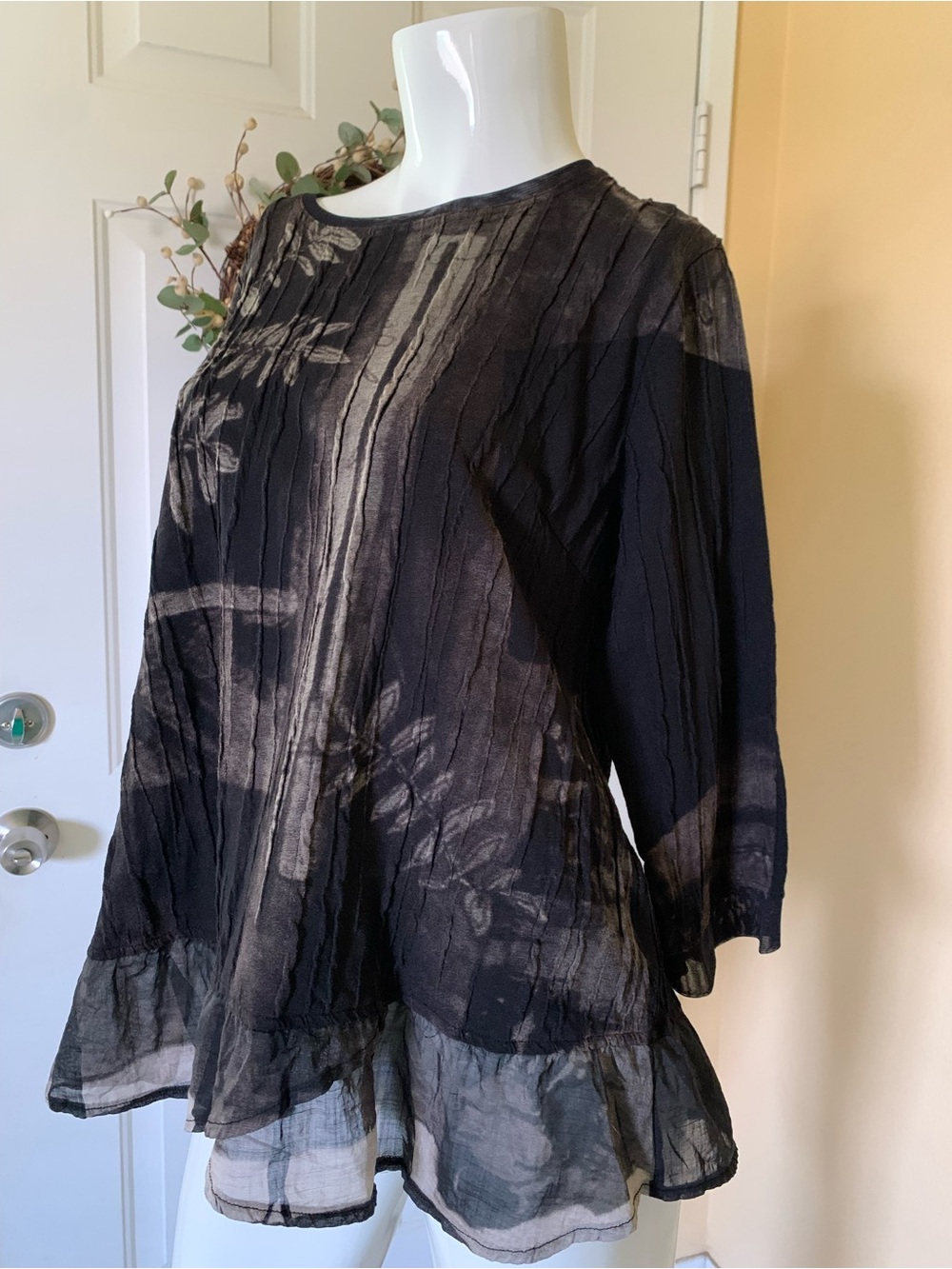 Yoshiyoshi by PJ Leaf Motif Pullover Black Floral Sheer Top